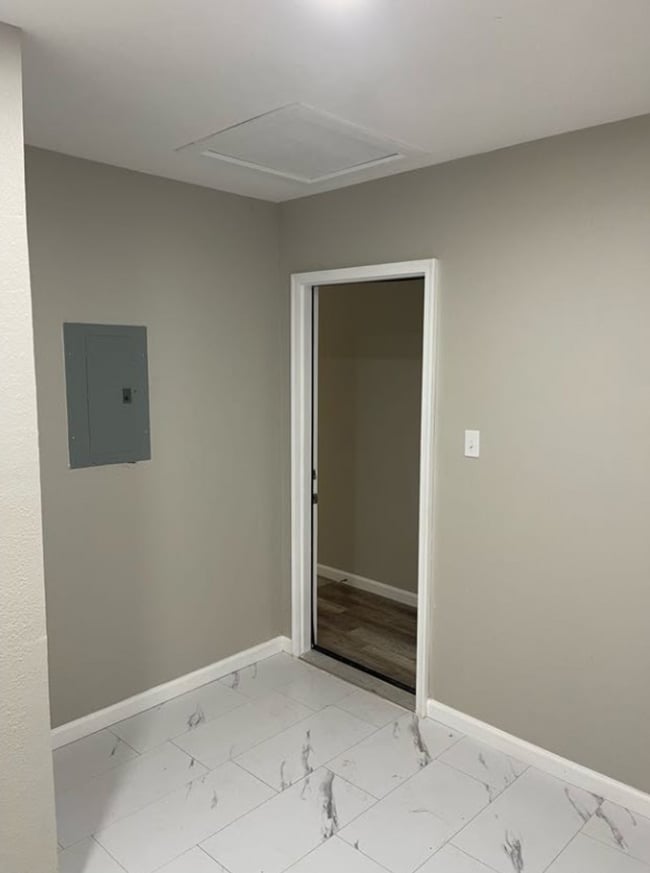 Building Photo - Beautiful 3 Bedroom 2 Bath Home! MOVE IN SPECIAL!