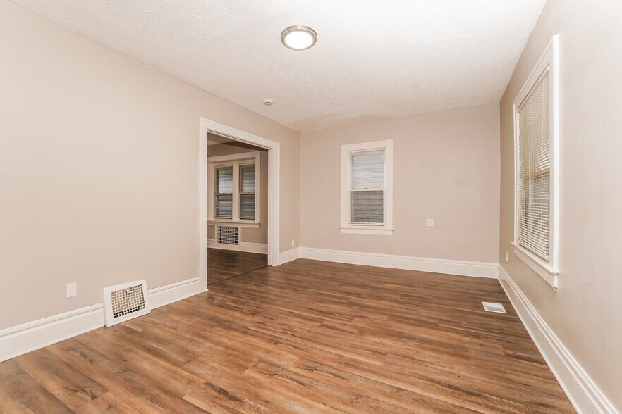 Building Photo - 586 Johnston Ct
