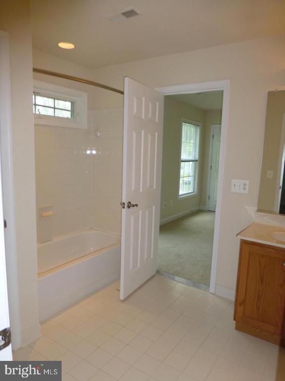 Building Photo - 6930 Westlawn Dr