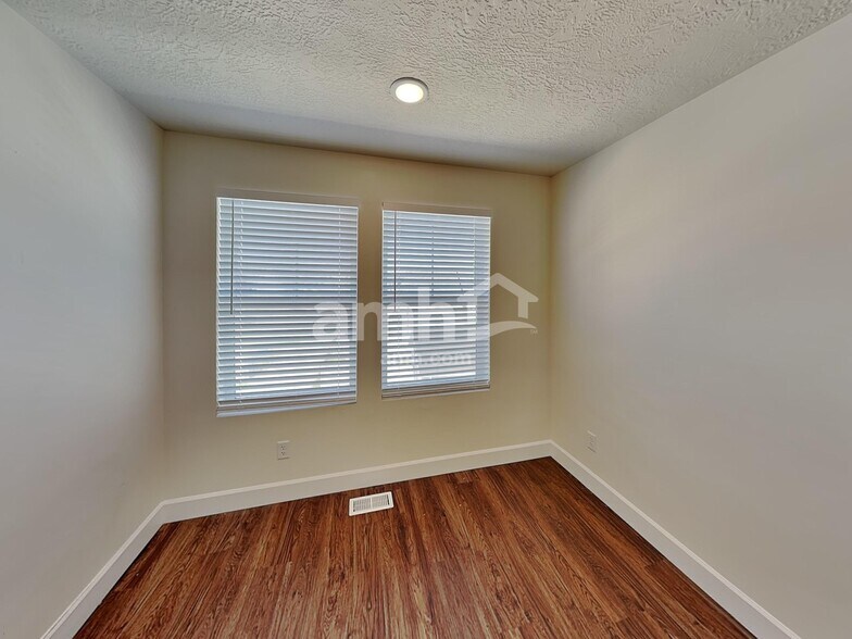 Building Photo - 6046 S Jordan Pkwy W