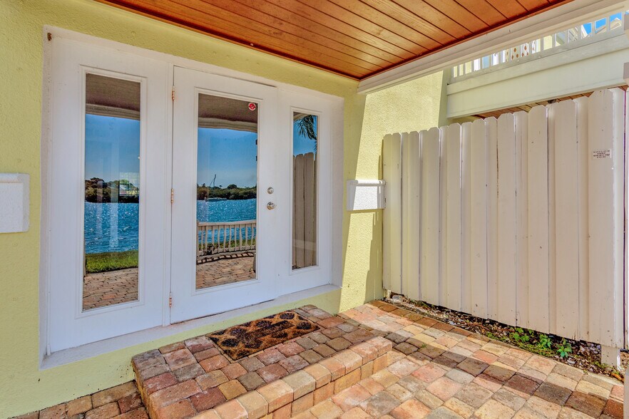 Building Photo - 3743 Pompano Dr SE