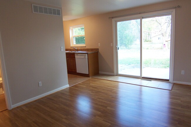 dining room - 4672 baylor ct