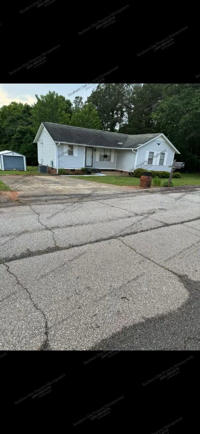 Building Photo - 500 Shady Pine Dr