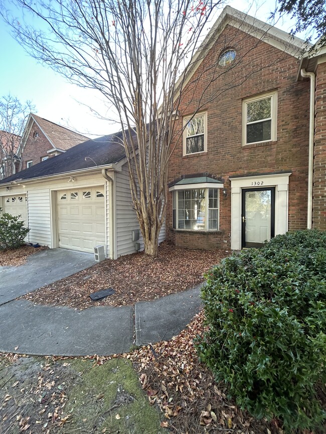 Building Photo - 1302 Farrington Way