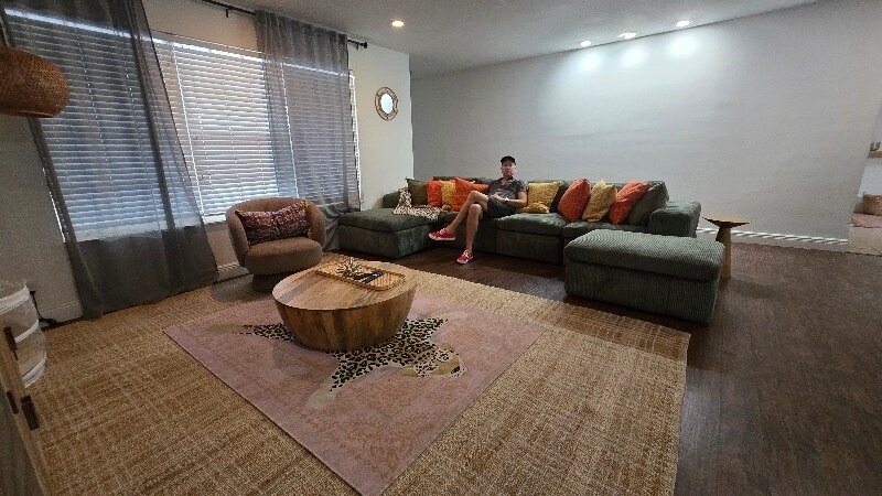 Building Photo - 5700 NE 20th Ave