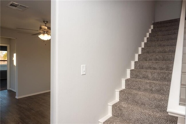Building Photo - 8818 SW 45th St