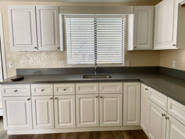 Building Photo - 32033 Quartz Ln