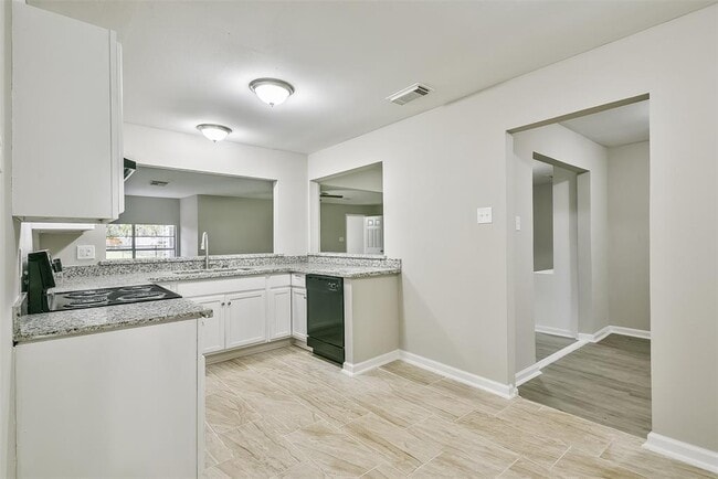 Building Photo - 500 Farrer St