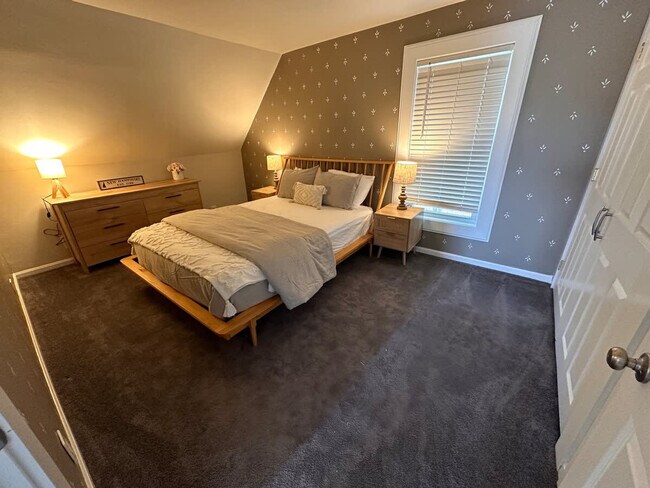 Building Photo - 18 Alpine Ct