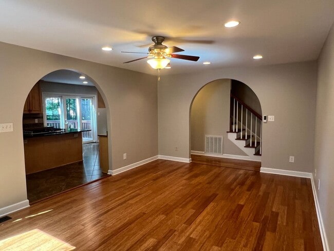 Building Photo - 105 Bellows Pl