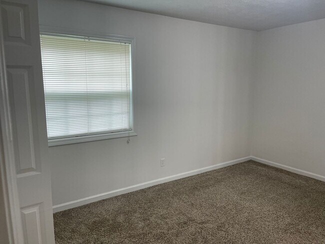 Building Photo - Modern 2-Bed, 1-Bath Oasis with Central Air and Gourmet Kitchen