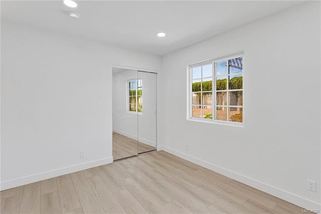 Building Photo - 348 W 83rd St
