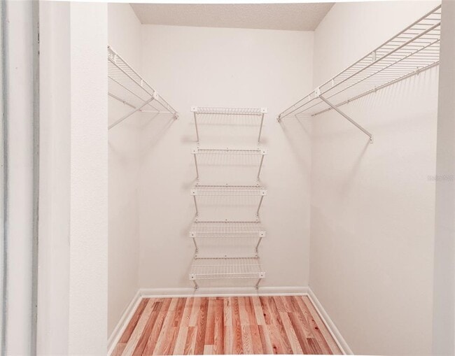 Building Photo - 16107 Country Crossing Dr