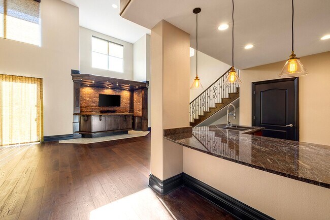 Building Photo - Manhattan Condo Penthouse