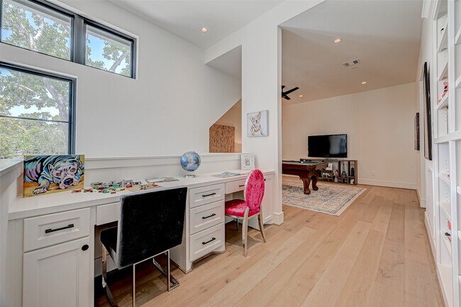 Building Photo - 1506 W 43rd St