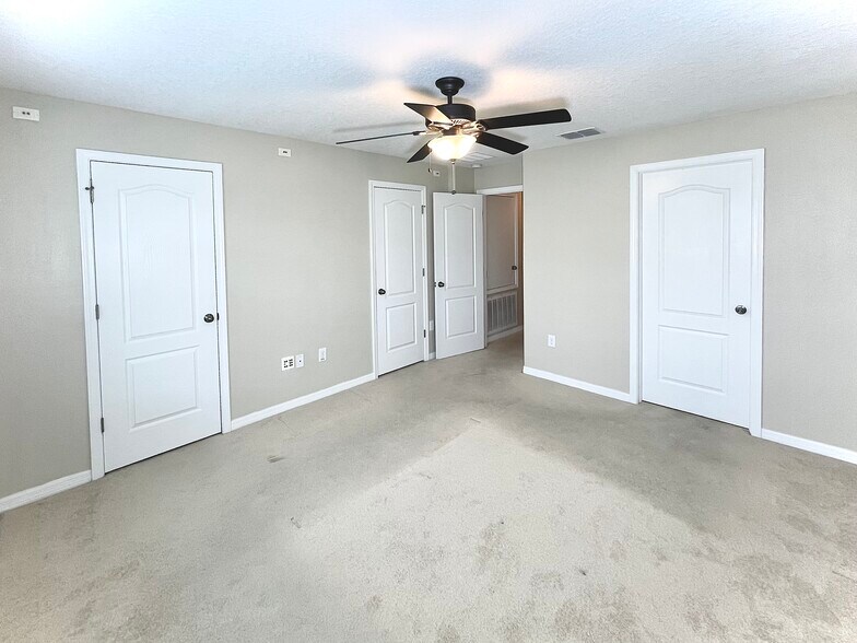 Building Photo - 4167 Shade Tree Ln