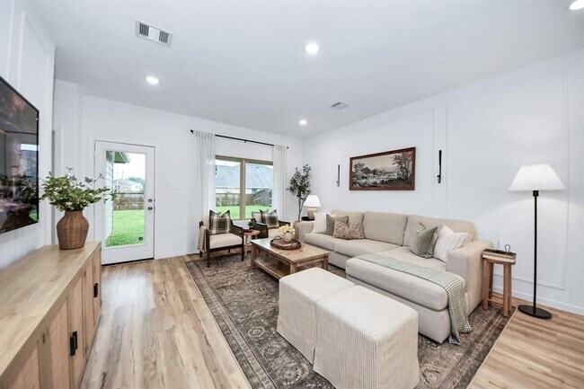 Building Photo - 31703 Daisy Draper Ln
