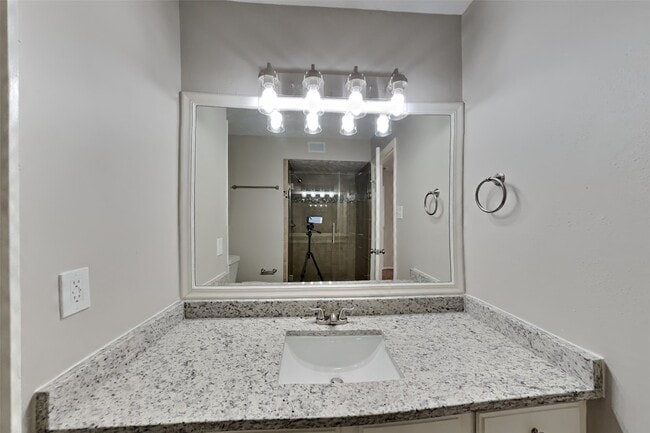 Building Photo - 3206 Birch Creek Dr