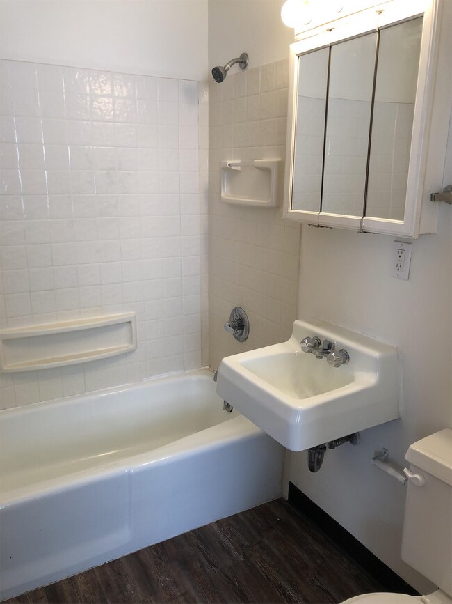 Building Photo - 108 W Green St