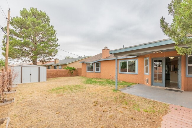 Building Photo - 3 Bedroom 2 Bath Home