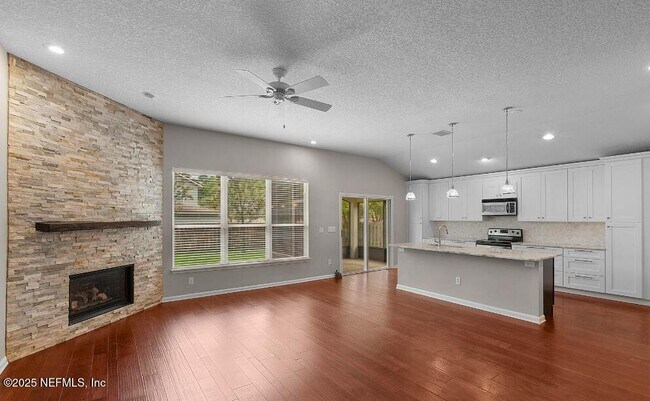 Building Photo - 1520 Summerdown Way