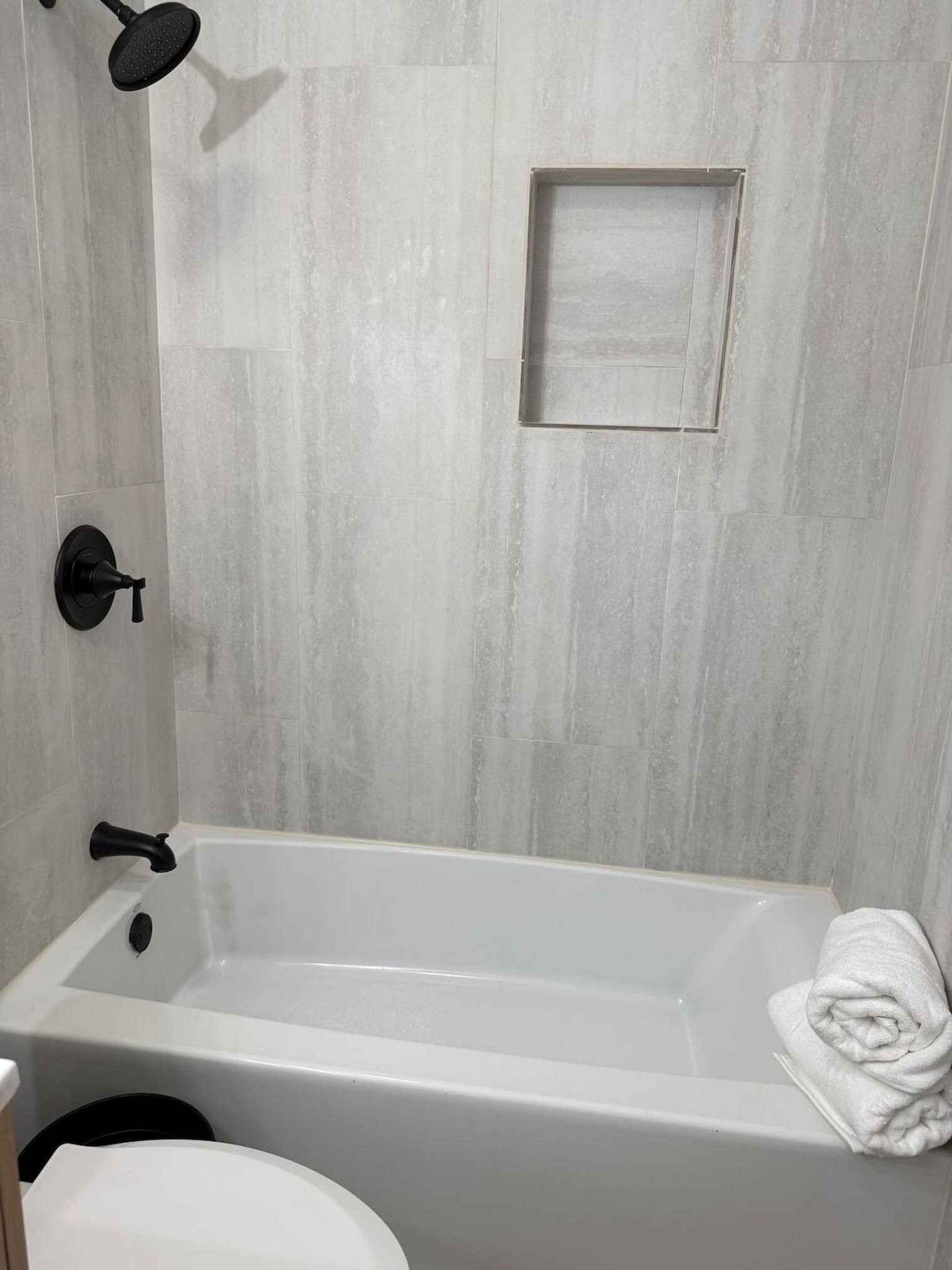 Building Photo - 3210 Northeast Dr