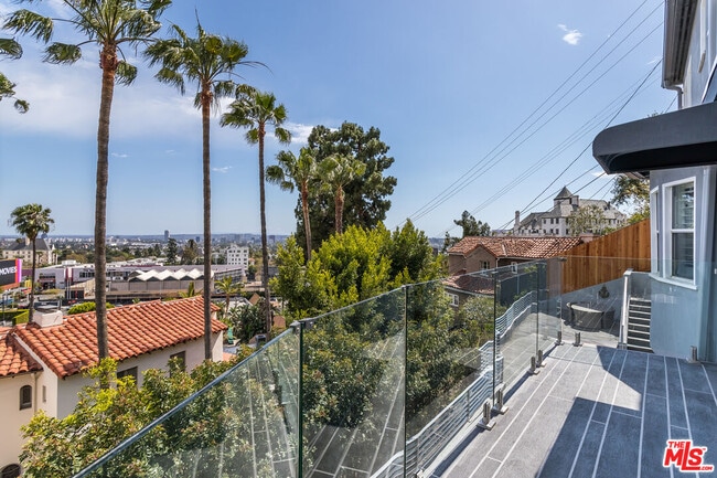 Building Photo - 1541 Selma Dr