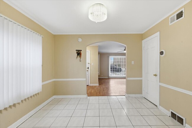 Building Photo - 6415 Drake Ave