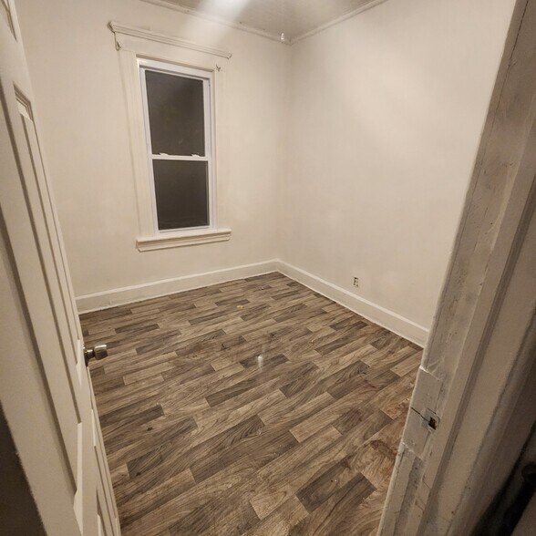 Building Photo - 117 Parker Ave