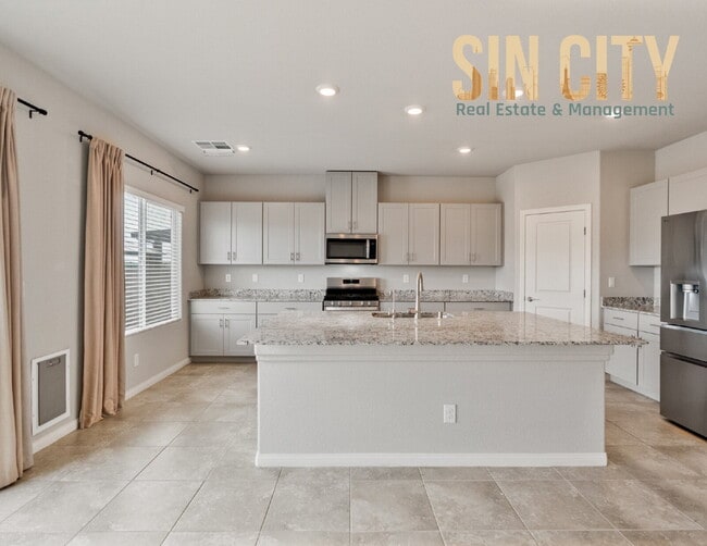 Building Photo - "Spacious 4-Bedroom Oasis with 2.5 Baths i...
