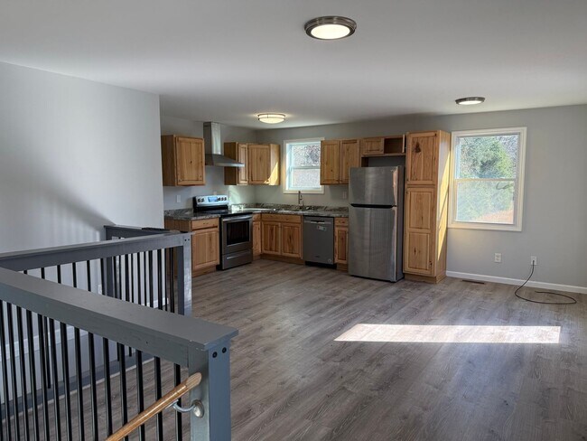 Building Photo - Private 3 bed 2bath house in North Johnson City!