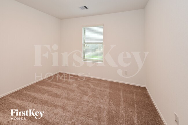 Building Photo - 501 Maple Bnd Ln