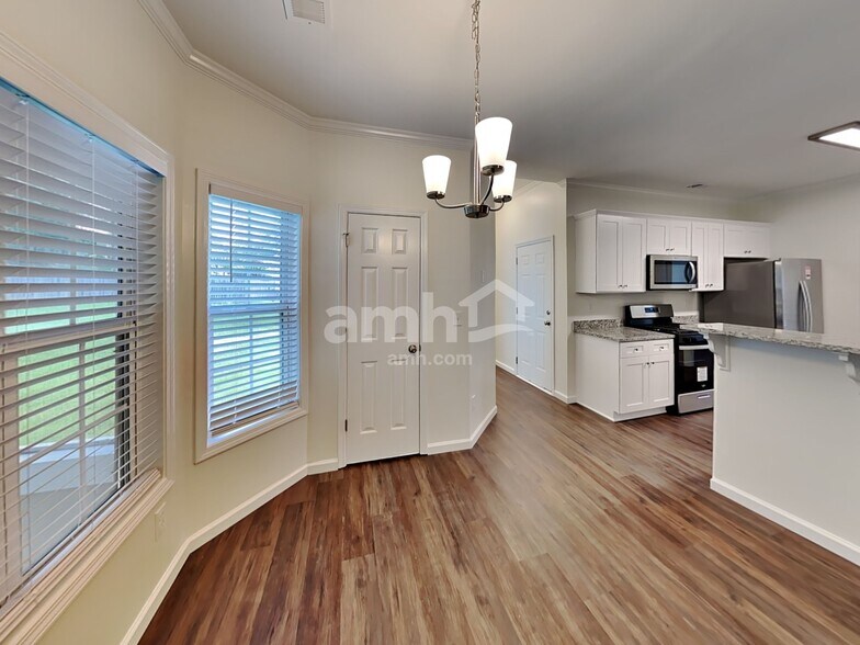 Building Photo - 952 Waldwick Dr