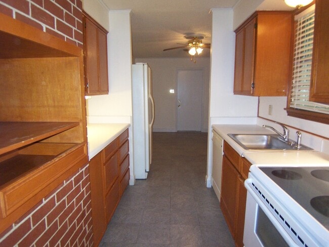 Building Photo - 1409 Oaklane Loop
