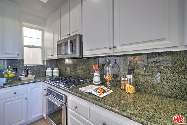 Building Photo - 6436 Lunita Rd