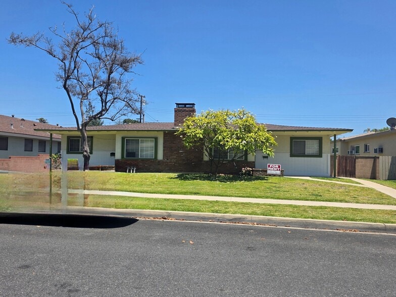Building Photo - 532 S Stewart Dr