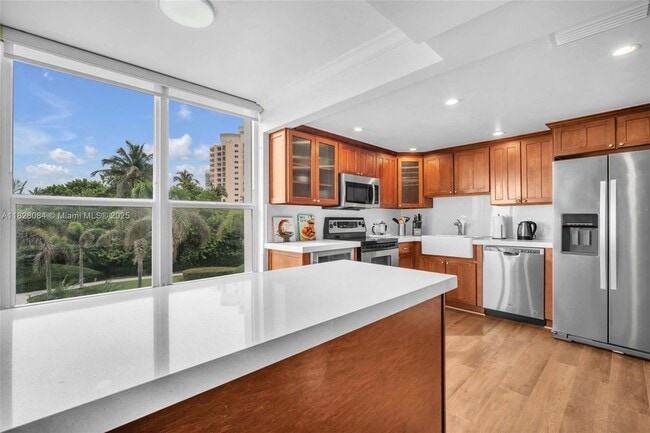 Building Photo - 611 Ocean Dr