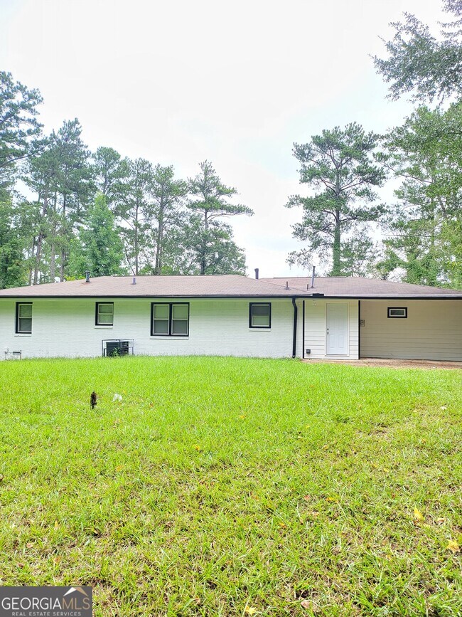 Building Photo - 137 Hillcrest Dr SE