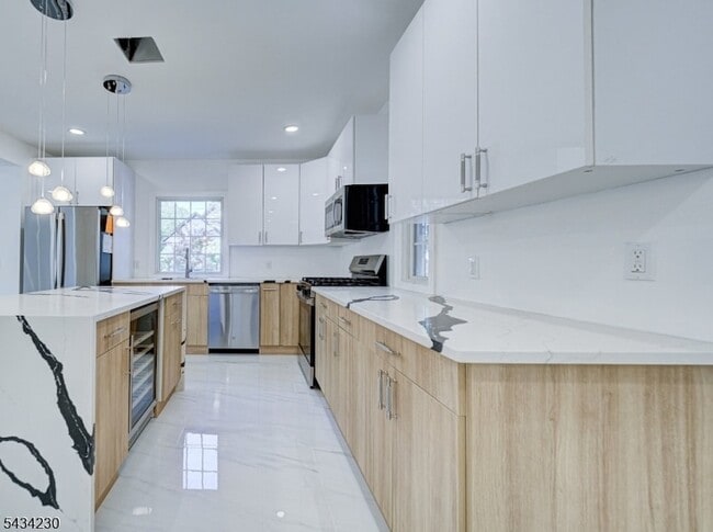 Building Photo - 217 Heywood Ave