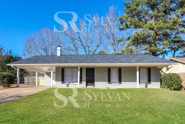 Building Photo - Enjoy one-level living in this 3 bedroom, 2 bathroom ranch-style home