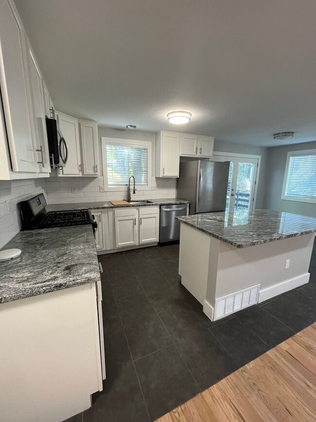 Building Photo - Discover Comfort and Elegance: Immaculate 4-Bedroom, 3-Bathroom Ranch Home Nestled in the Cotton ...
