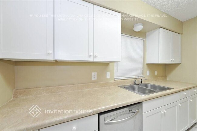 Building Photo - 2213 Boxwood Way