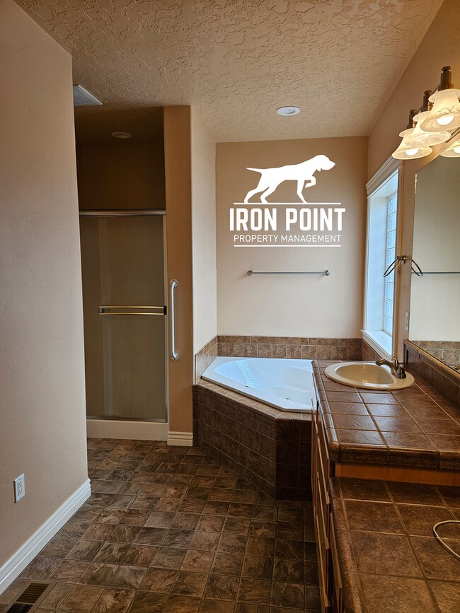 Building Photo - 3bed/2bath in sought after Nampa neighborhood w/3 car garage and large bonus room.