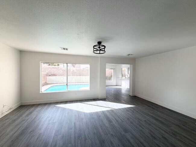 Building Photo - Beautifully renovated and move-in ready home located in the heart of Green Valley