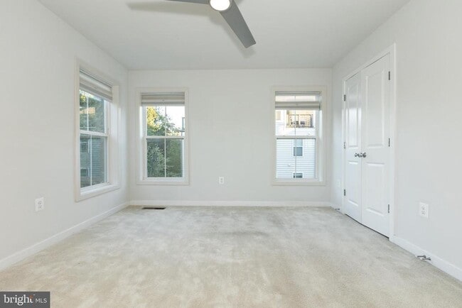 Building Photo - 12731 Vuillard St