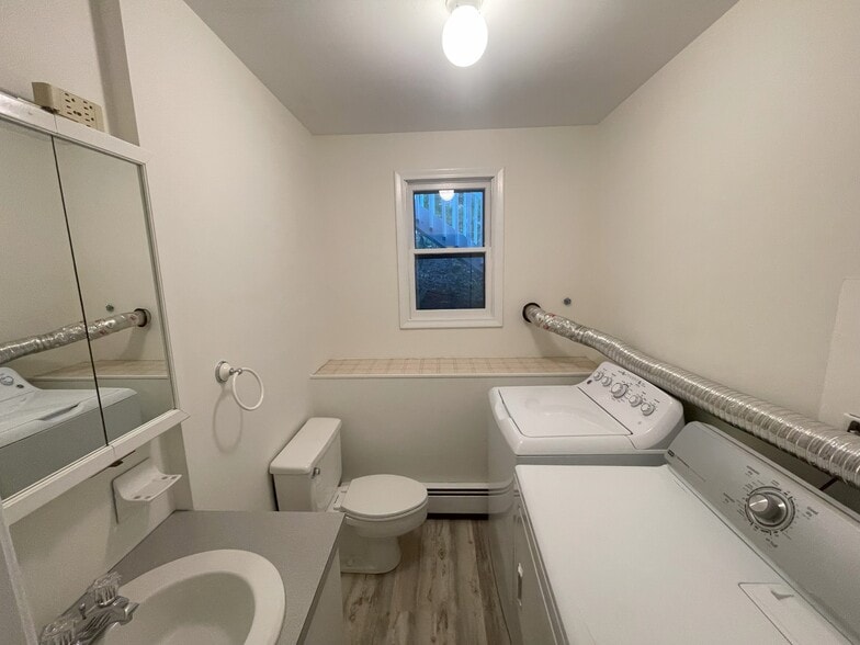 Building Photo - 136 Millard St