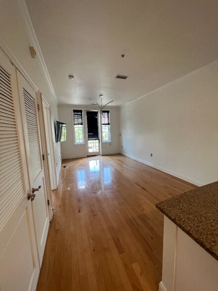 Building Photo - 1210 R St NW