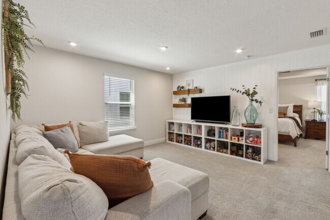 Building Photo - 579 Meadow Creek Dr