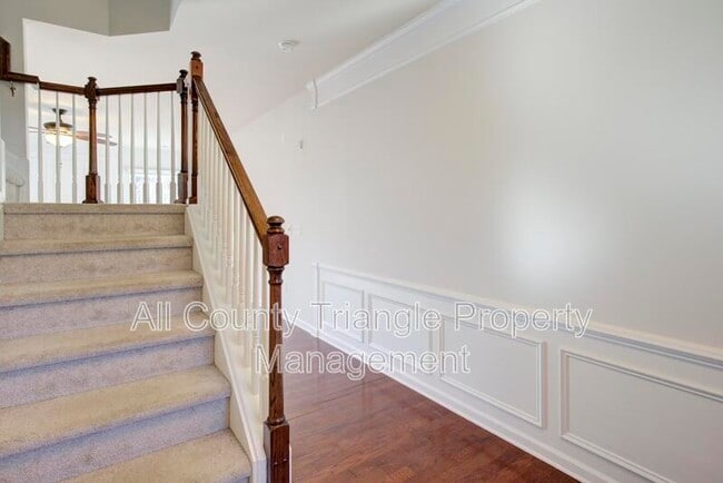 Building Photo - 408 Dyersville Dr