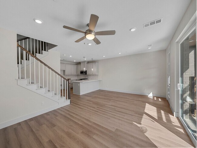 Building Photo - 917 Emerling Dr